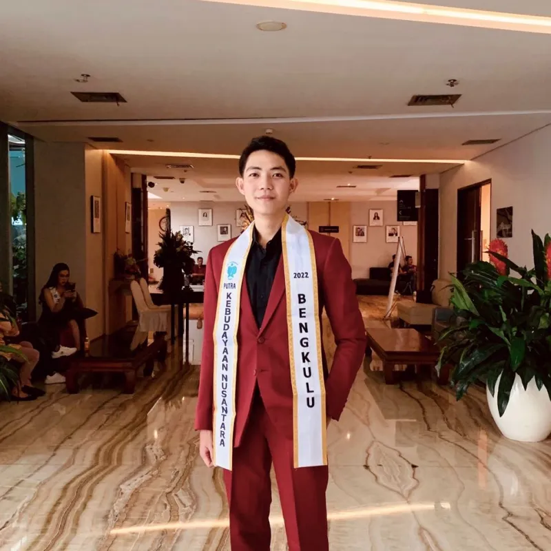Warna Maroon