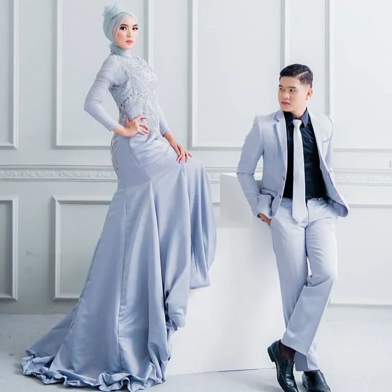 Warna Abu Terang